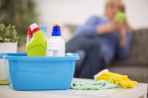 Cleaner working in a Croydon flat with practical access considerations